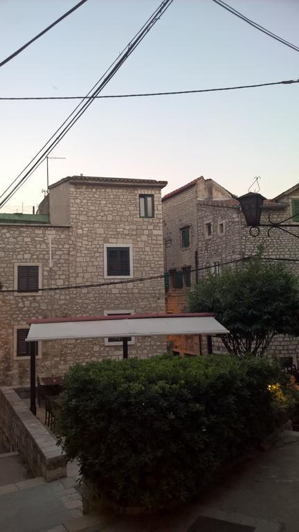 Micro Rooms Σίμπενικ Εξωτερικό φωτογραφία