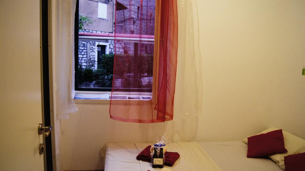 Micro Rooms Σίμπενικ Εξωτερικό φωτογραφία