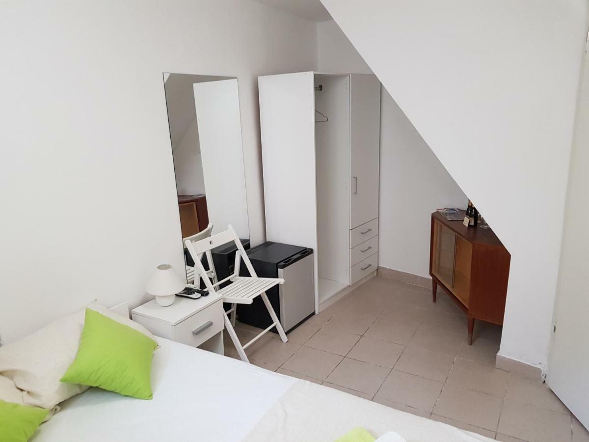 Micro Rooms Σίμπενικ Εξωτερικό φωτογραφία